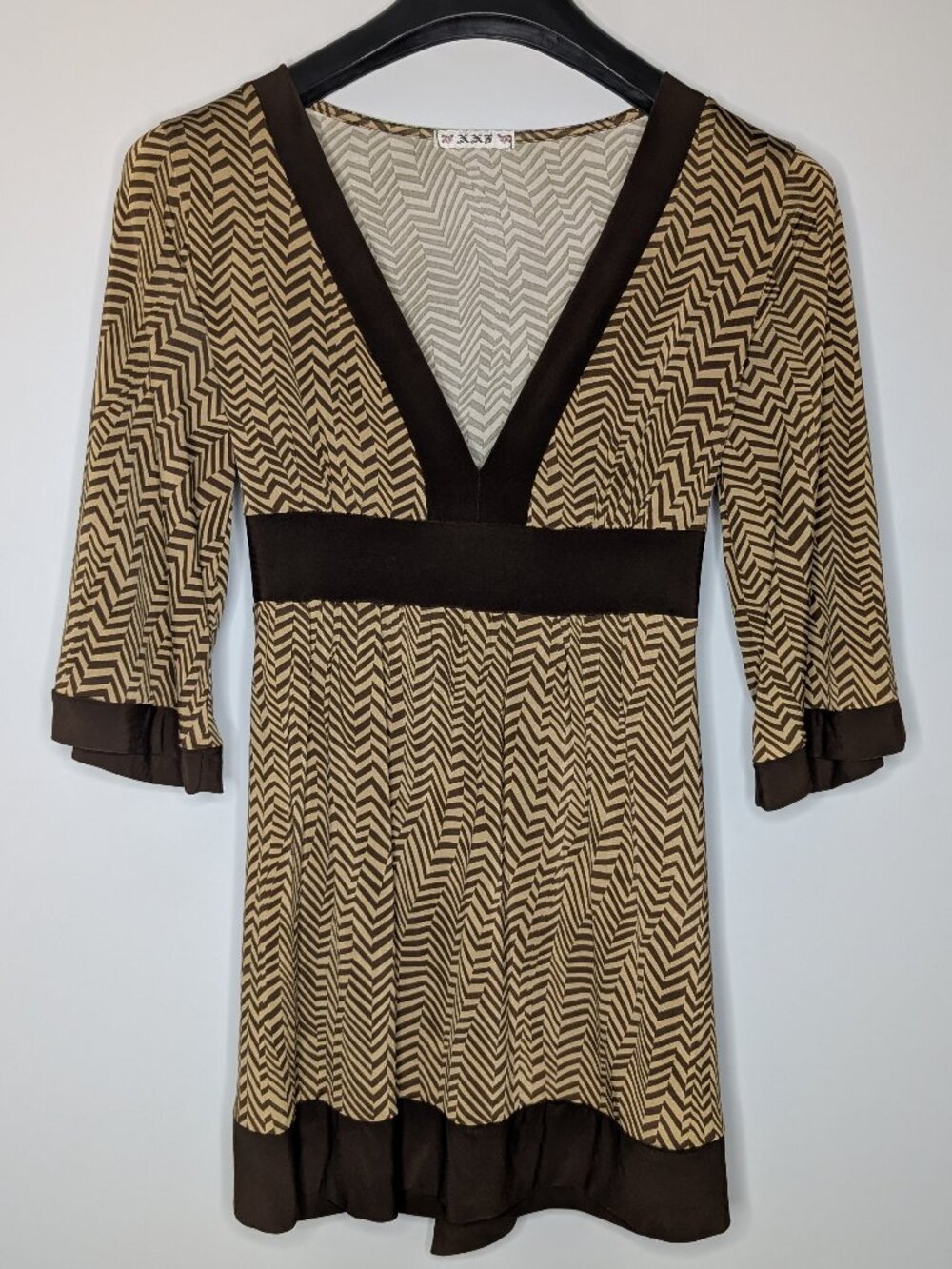 F21 Empire Waist Hippie Zigzag Patterned Low V-neck Flowy ¾ Sleeve Top Size L
